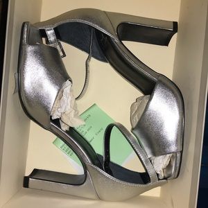 Marc fisher comfy silver heels